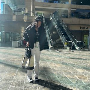 Meet your Posher, Alexis